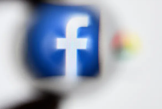 خطأ في فيسبوك يرسل طلبات صداقة عشوائية